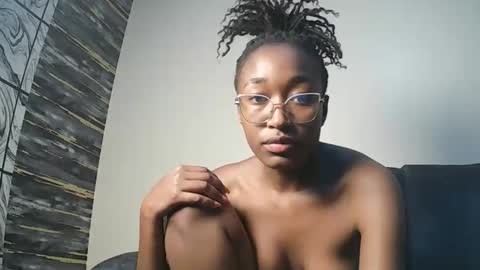 Snapshot of pinkaura_ chatting on 13, 2, 2026 PinkyAura online show from 13, 2, 2026