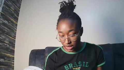 Snapshot of pinkaura_ chatting on 1, 3, 2026 PinkyAura online show from 1, 3, 2026