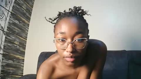 Snapshot of pinkaura_ chatting on 9, 3, 2026 PinkyAura online show from 9, 3, 2026