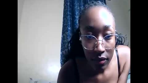 Snapshot of pinkaura_ chatting on 20, 5, 2026 PinkyAura online show from 20, 5, 2026