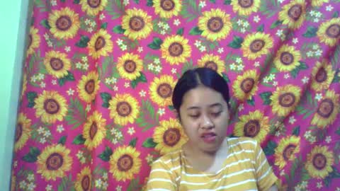 Snapshot of pinkish_shine chatting on 10, 2, 2025 Hi  its me shine  online show from 10, 2, 2025