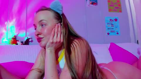 Snapshot of pinkk_lemonade chatting on 5, 2, 2026 Mila online show from 5, 2, 2026