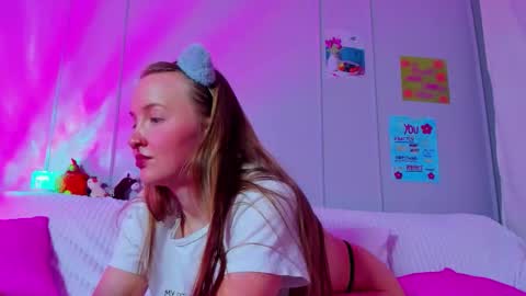 Snapshot of pinkk_lemonade chatting on 16, 2, 2026 Mila online show from 16, 2, 2026