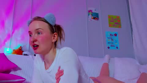 Snapshot of pinkk_lemonade chatting on 12, 3, 2026 Mila online show from 12, 3, 2026