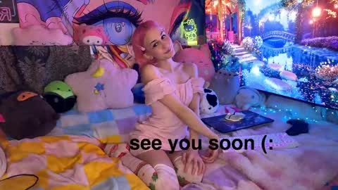 Gwenie online show from 9, 3, 2025