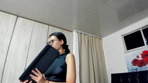 pinky_f00x online show from 3, 8, 2026