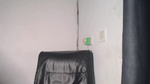 Snapshot of pinky_pussy68635 chatting on 6, 10, 2025 Arena online show from 6, 10, 2025