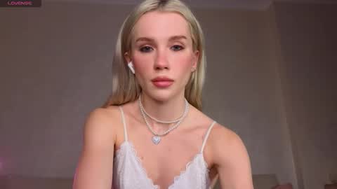 Snapshot of pixieprick chatting on 11, 1, 2026 Emmy and Edward online show from 11, 1, 2026