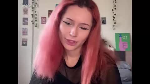 Snapshot of pixieyes0n chatting on 4, 3, 2026 Daryl online show from 4, 3, 2026