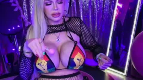 Snapshot of plasticfuckdoll chatting on 20, 6, 2026 Dumb bimbo fuck doll online show from 20, 6, 2026