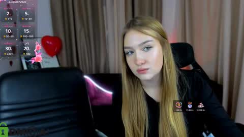Snapshot of playful_sophie chatting on 20, 2, 2025 Sophie online show from 20, 2, 2025