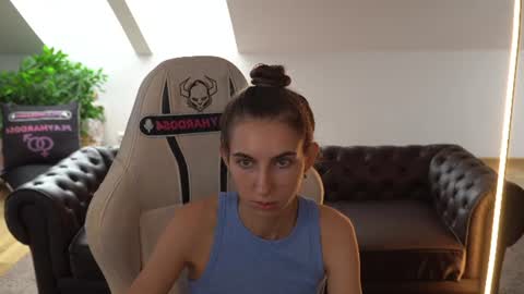 Lana online show from 6, 8, 2026