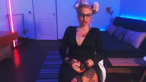 Snapshot of pleasureofgoods chatting on 22, 12, 2024 Victoria online show from 22, 12, 2024