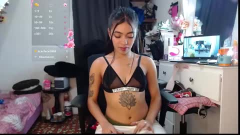 Snapshot of pocahot222 chatting on 12, 10, 2025 pocahot222 online show from 12, 10, 2025