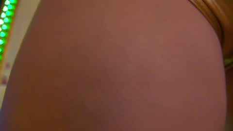 poison_milf_ online show from 1, 5, 2026