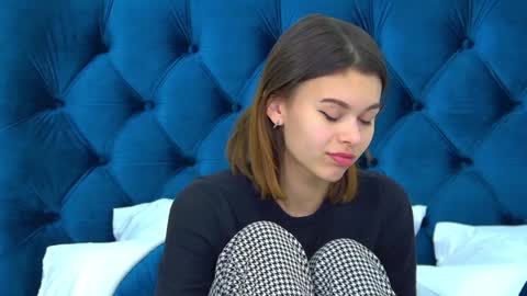 Polly online show from 5, 12, 2024