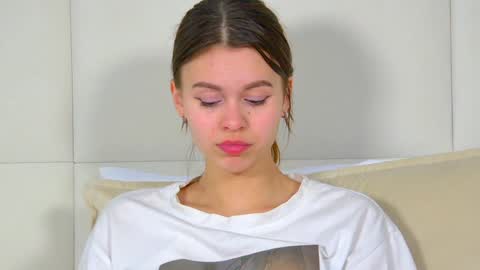 Polly online show from 8, 12, 2024