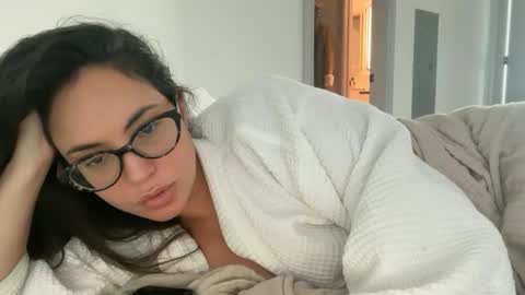 Snapshot of pollyyypocket chatting on 5, 11, 2025 Polly Pocket online show from 5, 11, 2025