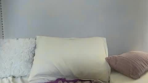 Poppy Knox online show from 25, 10, 2025