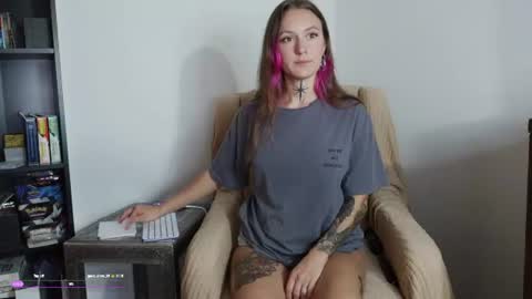 PoppyQuinn online show from 20, 6, 2026