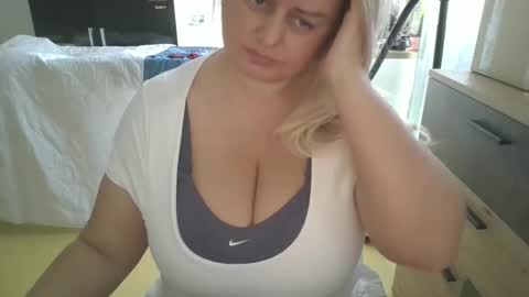 MelissOfficial online show from 17, 2, 2025