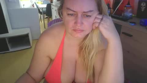 MelissOfficial online show from 9, 11, 2025