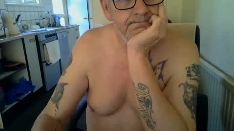 Snapshot of poshman65 chatting on 19, 7, 2026 poshman65 online show from 19, 7, 2026