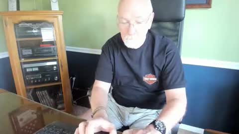 Snapshot of poundinmycock4u chatting on 11, 4, 2026 PoundinMyCock4U online show from 11, 4, 2026
