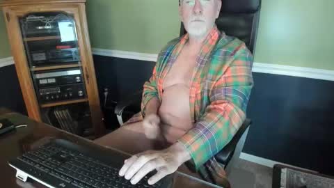 Snapshot of poundinmycock4u chatting on 17, 4, 2026 PoundinMyCock4U online show from 17, 4, 2026