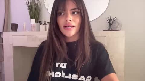 Snapshot of poutyselena chatting on 22, 10, 2025 Selena online show from 22, 10, 2025