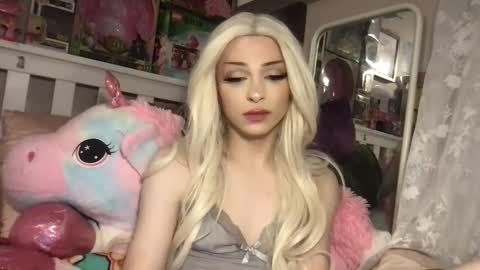 cat valentine online show from 20, 4, 2026