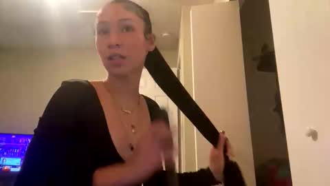 pr3ttynperla online show from 10, 11, 2025