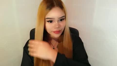 MAXXINE online show from 4, 12, 2025