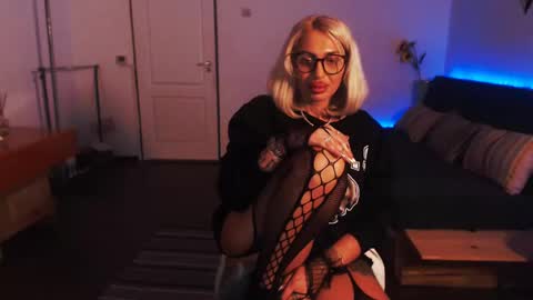 Victoria online show from 14, 12, 2024