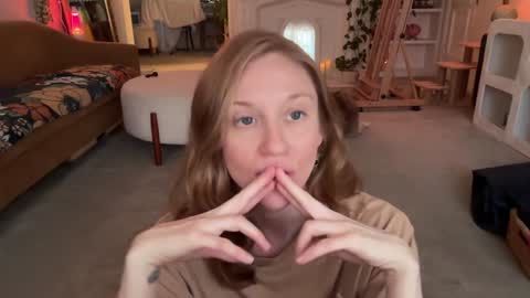 Snapshot of pretendlunch chatting on 6, 11, 2025 Pretend online show from 6, 11, 2025