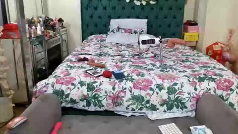 Yasmine pretty online show from 4, 3, 2026