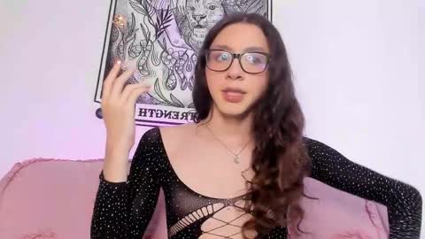 Pretty Moon online show from 13, 2, 2026