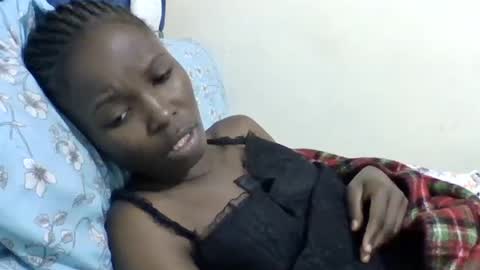 Snapshot of pretty_petite_ebony chatting on 22, 6, 2026 pretty_petite_ebony online show from 22, 6, 2026