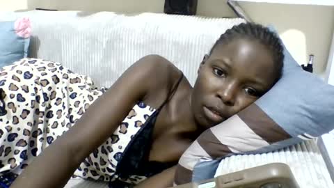 Snapshot of pretty_petite_ebony chatting on 26, 6, 2026 pretty_petite_ebony online show from 26, 6, 2026