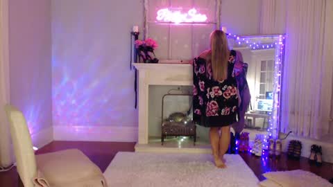 Pretty Sara online show from 3, 1, 2025