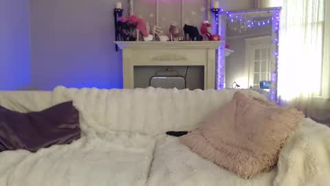 Pretty Sara online show from 27, 7, 2026