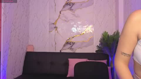 pretty_tay online show from 21, 4, 2026
