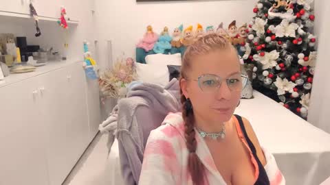 Snapshot of prettyblackeyes chatting on 10, 12, 2024 wilma online show from 10, 12, 2024