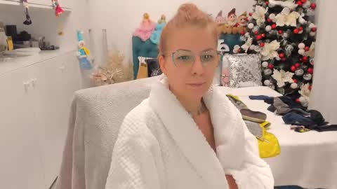 Snapshot of prettyblackeyes chatting on 22, 12, 2024 wilma online show from 22, 12, 2024