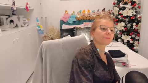 Snapshot of prettyblackeyes chatting on 24, 12, 2024 wilma online show from 24, 12, 2024