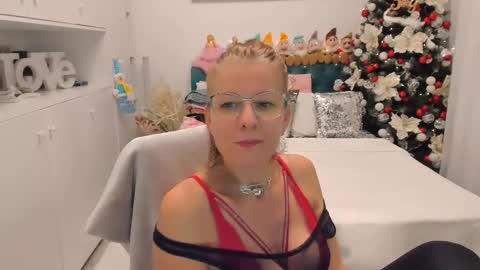 Snapshot of prettyblackeyes chatting on 26, 12, 2024 wilma online show from 26, 12, 2024
