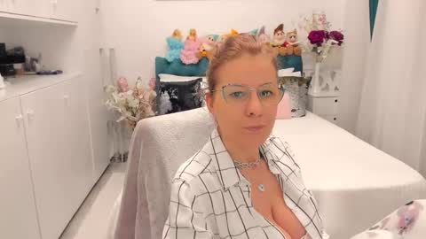 Snapshot of prettyblackeyes chatting on 17, 2, 2025 wilma online show from 17, 2, 2025