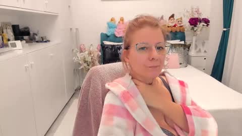 Snapshot of prettyblackeyes chatting on 19, 2, 2025 wilma online show from 19, 2, 2025