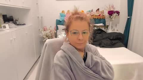 Snapshot of prettyblackeyes chatting on 21, 2, 2025 wilma online show from 21, 2, 2025