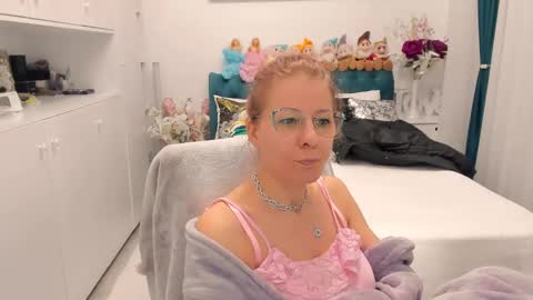 Snapshot of prettyblackeyes chatting on 22, 2, 2025 wilma online show from 22, 2, 2025